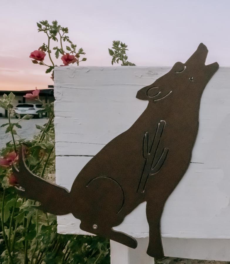 Coyote Tracks - A Modern Desert Experience Villa Джошуа Три Екстериор снимка