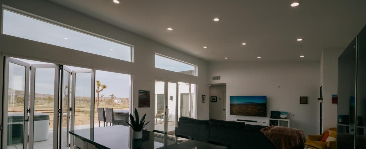 Coyote Tracks - A Modern Desert Experience Villa Джошуа Три Екстериор снимка