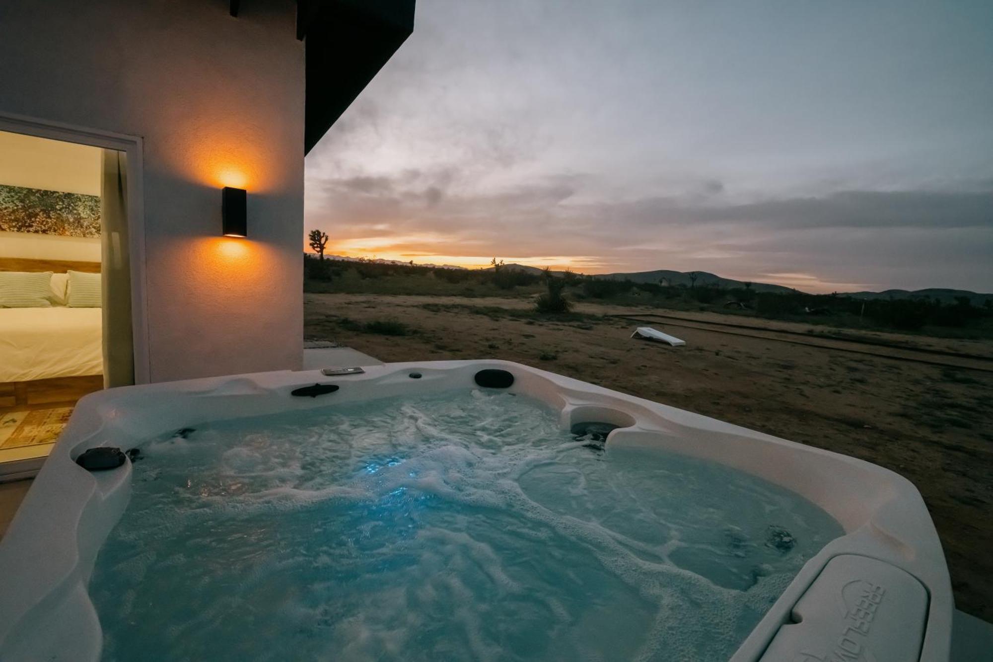 Coyote Tracks - A Modern Desert Experience Villa Джошуа Три Екстериор снимка