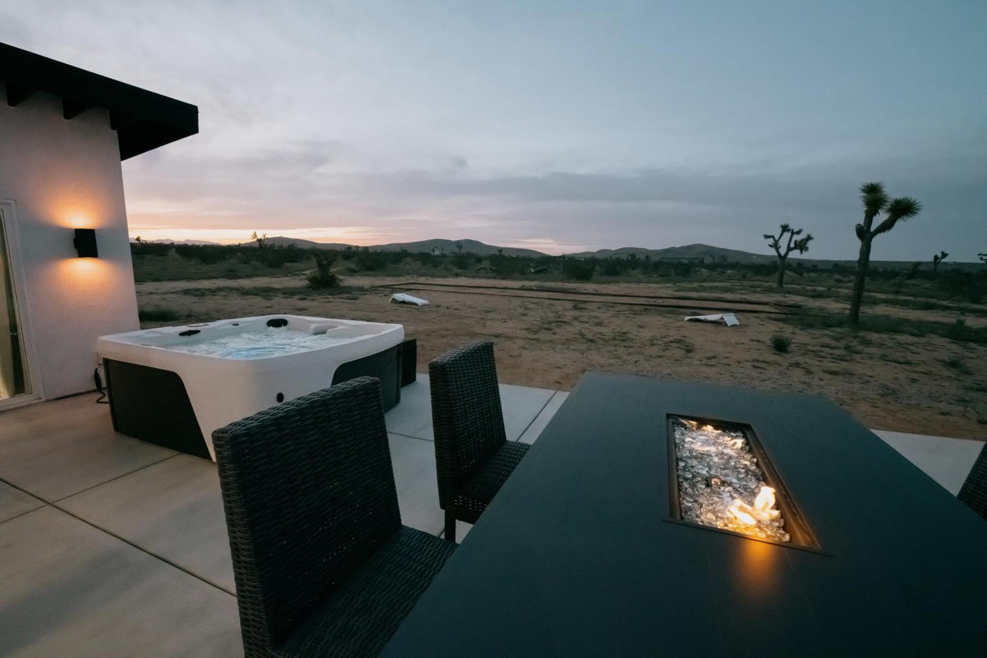 Coyote Tracks - A Modern Desert Experience Villa Джошуа Три Екстериор снимка