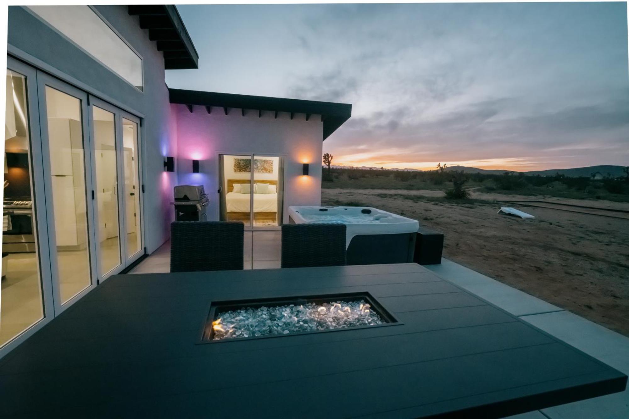 Coyote Tracks - A Modern Desert Experience Villa Джошуа Три Екстериор снимка