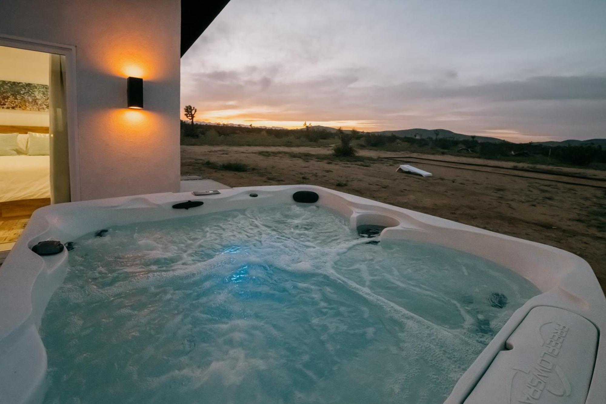 Coyote Tracks - A Modern Desert Experience Villa Джошуа Три Екстериор снимка