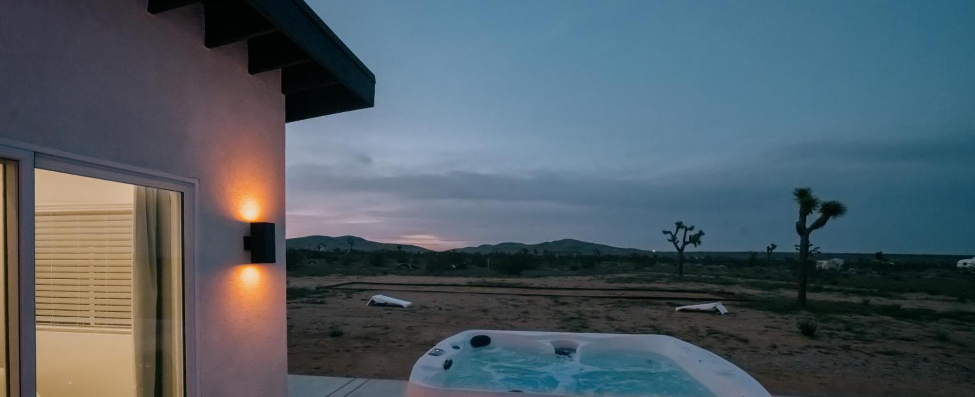 Coyote Tracks - A Modern Desert Experience Villa Джошуа Три Екстериор снимка